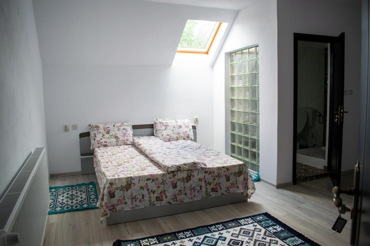 Casa Nevada Otel Curtea de Argeş Dış mekan fotoğraf