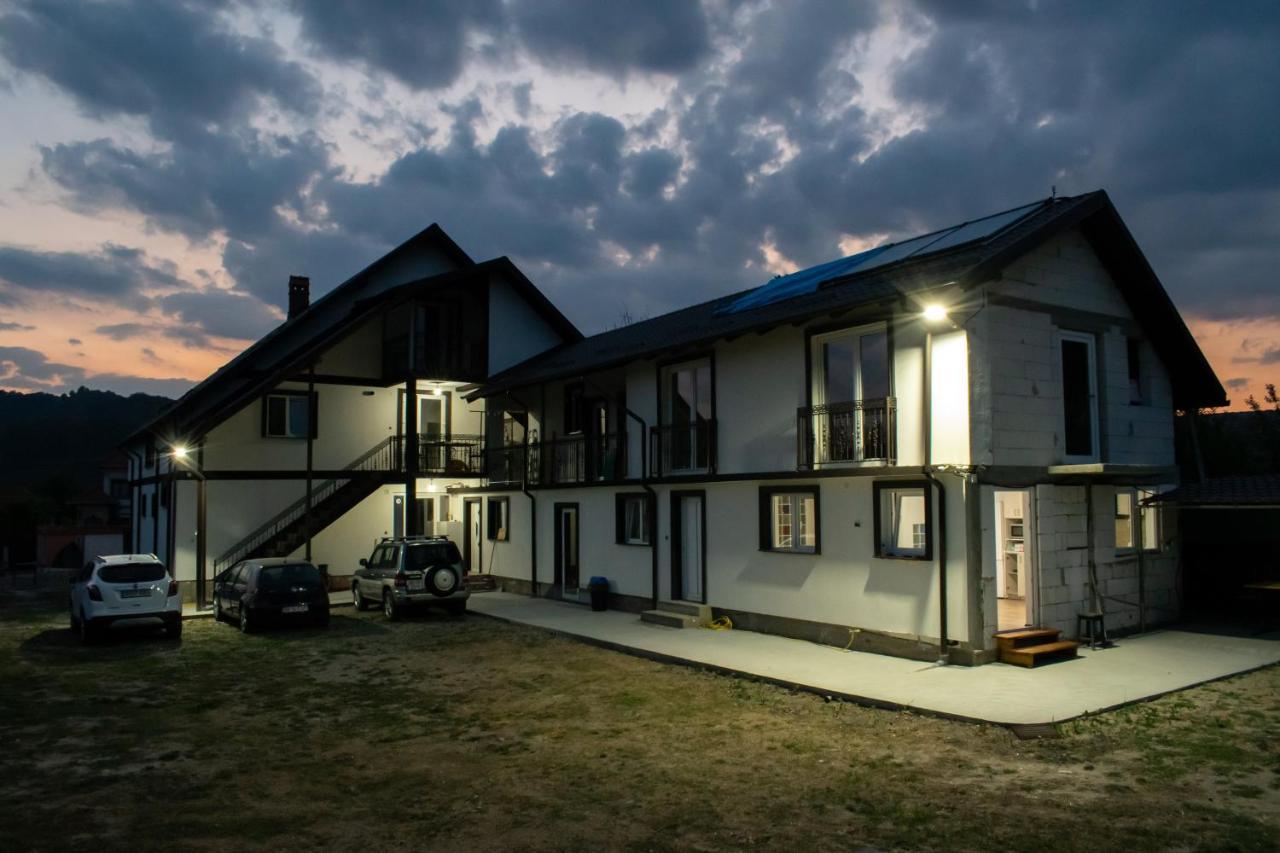 Casa Nevada Otel Curtea de Argeş Dış mekan fotoğraf